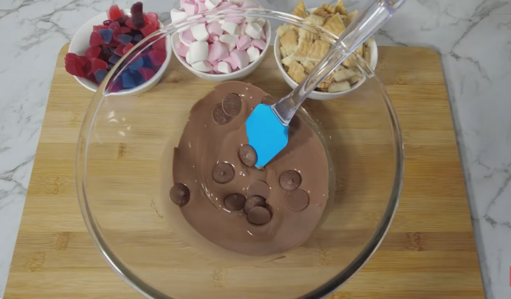 Melting chocolate	melting-chocolate-rocky-road.jpg	Chocolate melting in a bowl from the microwave